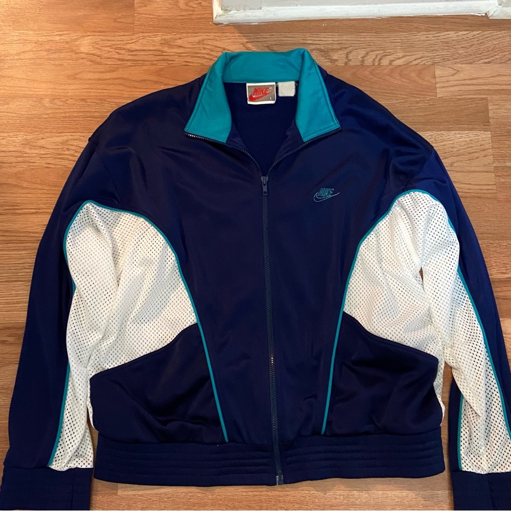 Vintage Nike jacket from 1989-1994 size L.